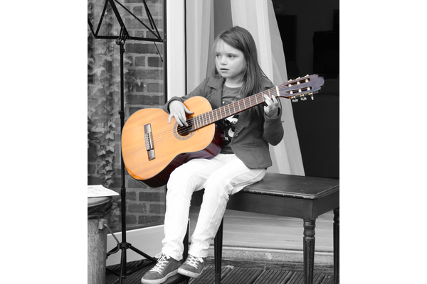 Op de gitaar